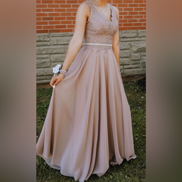 Prom dress - Picture 2 of 5
